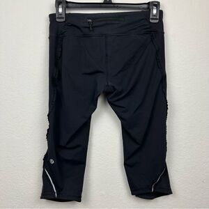 lululemon athletica Black Capri Leggings with Ruffle Detailing on Legs- Size 6